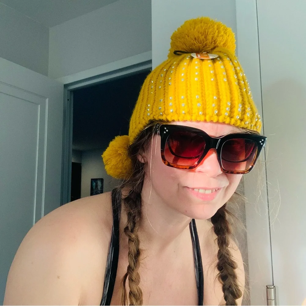Crystals 3-Pompons Cable Knit mini Hat